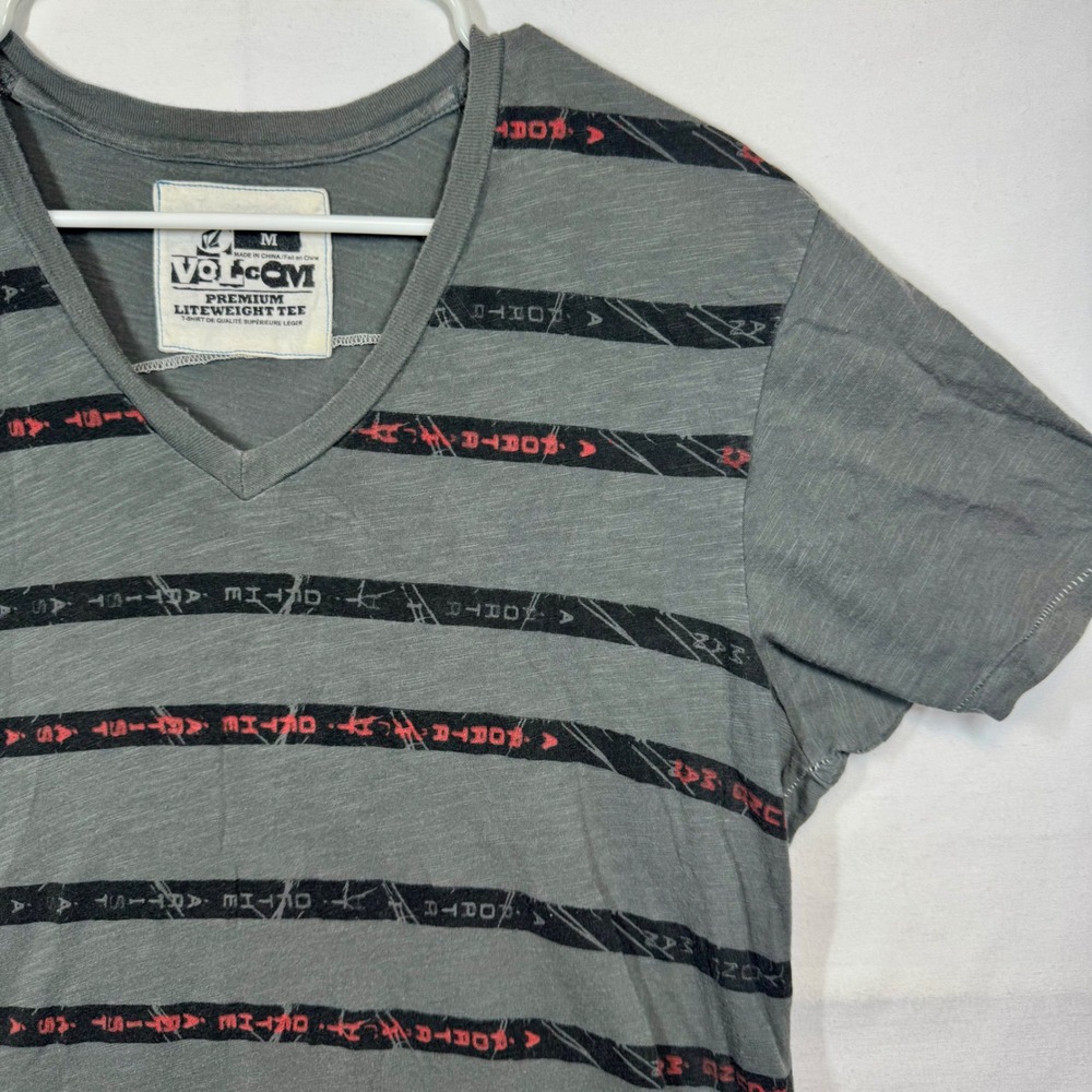 Volcom‎ Premium Lightweight Tee Striped V Neck Casual Top Mens Size Medium Y2K